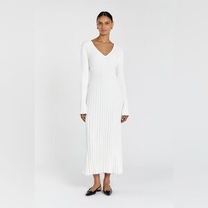 Dissh. REIGN WHITE SLEEVED KNIT MIDI DRESS
